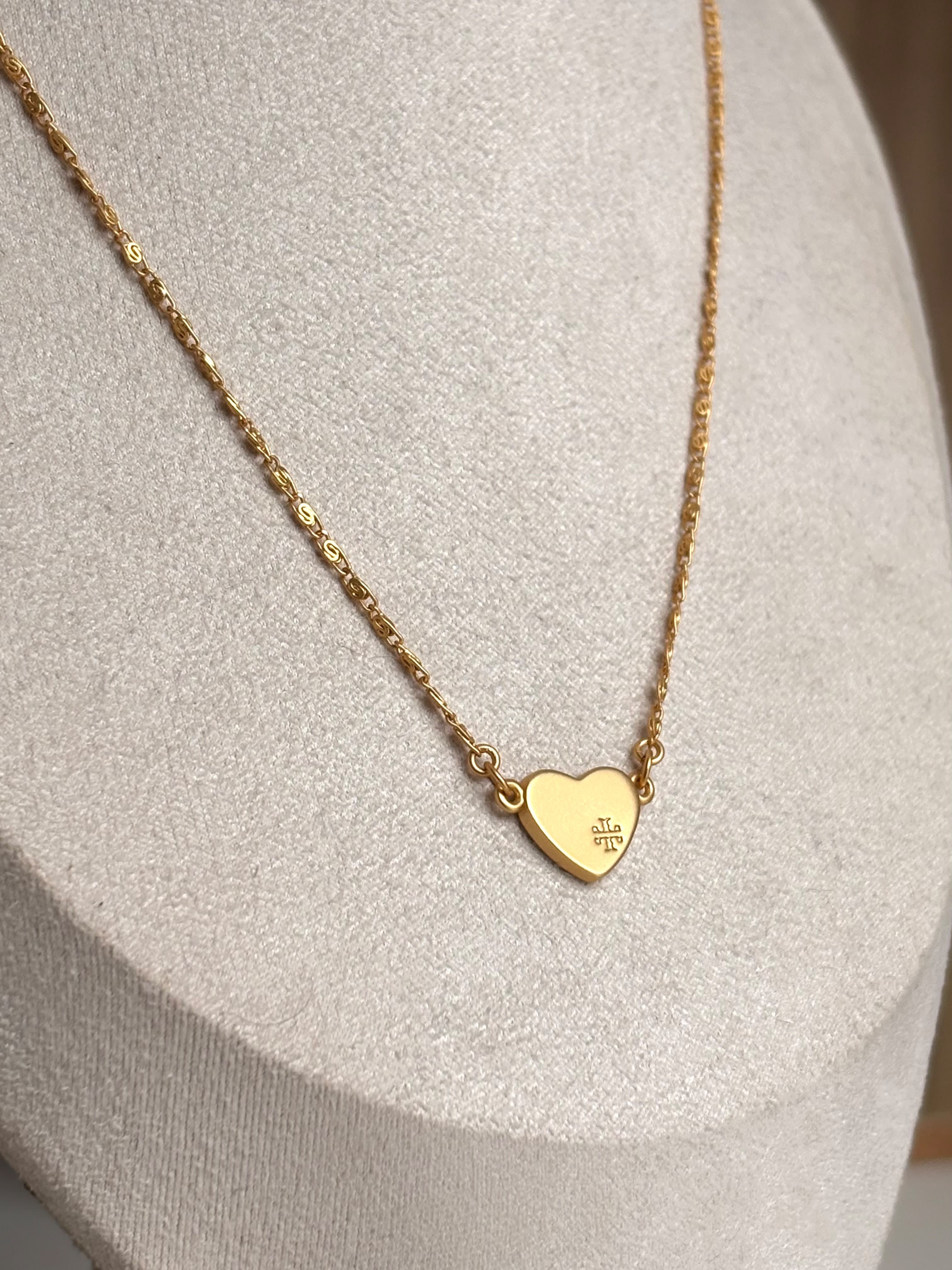 Cadena diseñador con dije de corazón