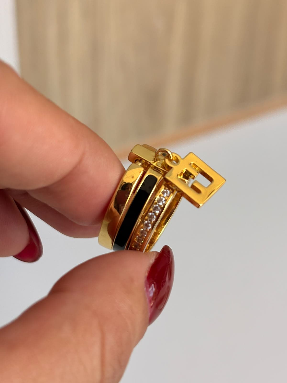 Anillo dupe diseñador
