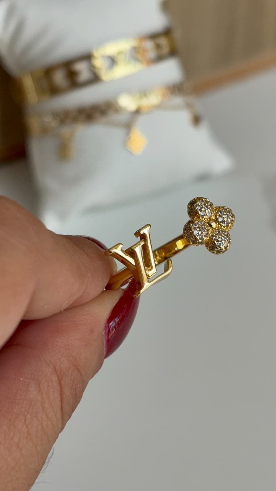 Anillo dupe diseñador LV