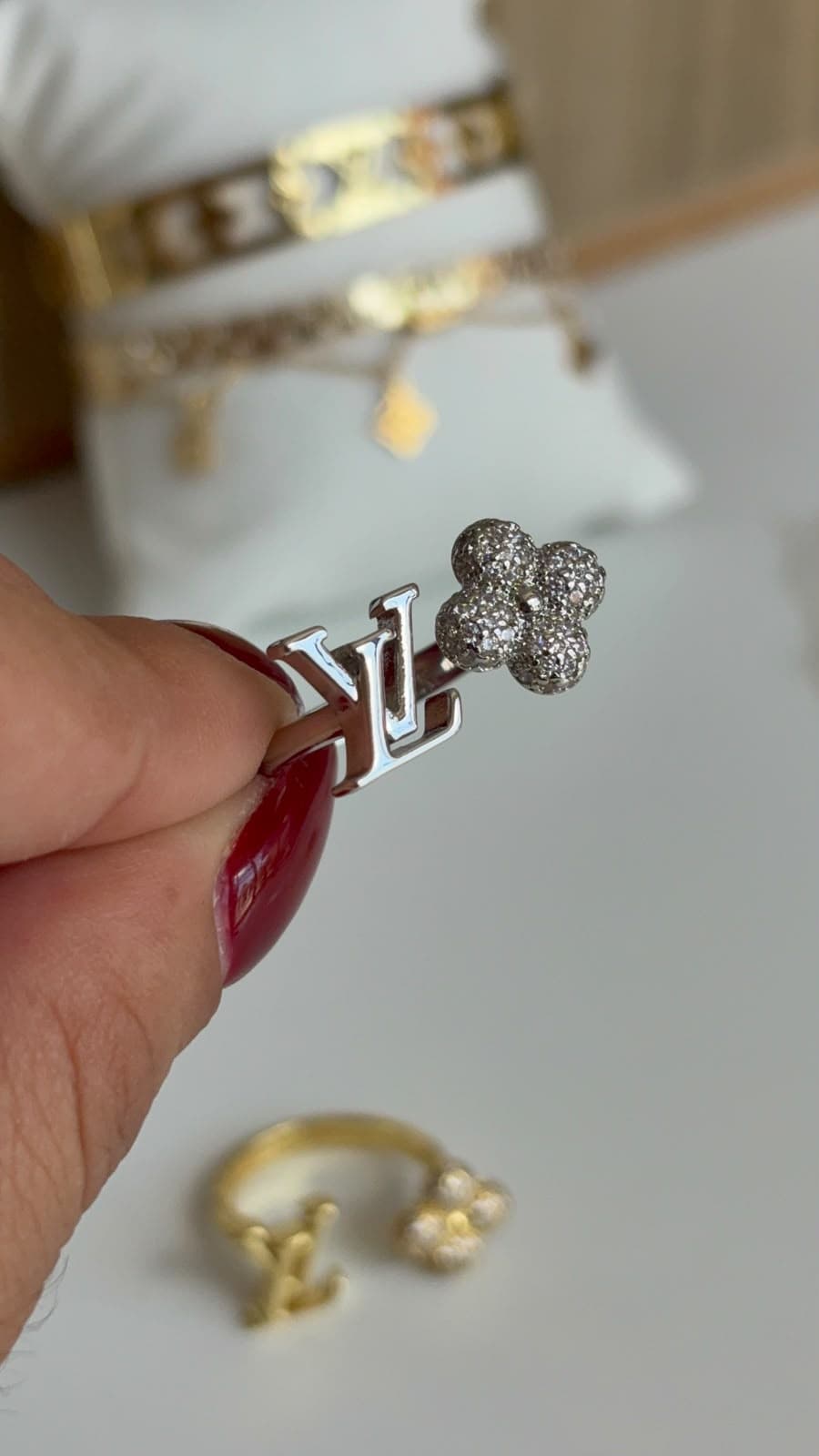 Anillo dupe diseñador LV