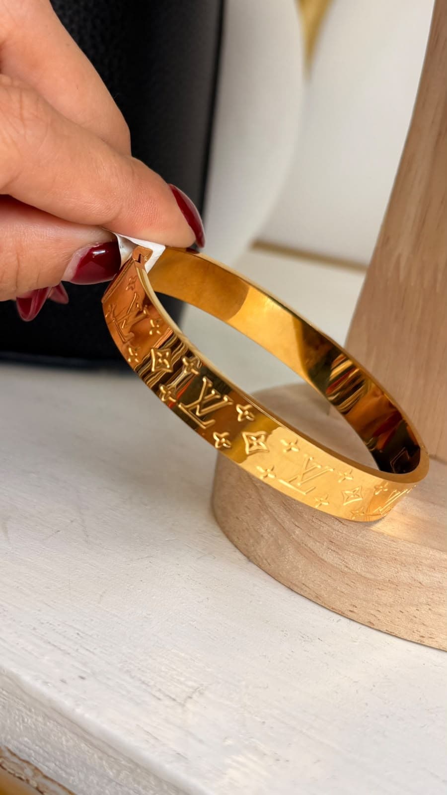 Brazalete diseñador LV