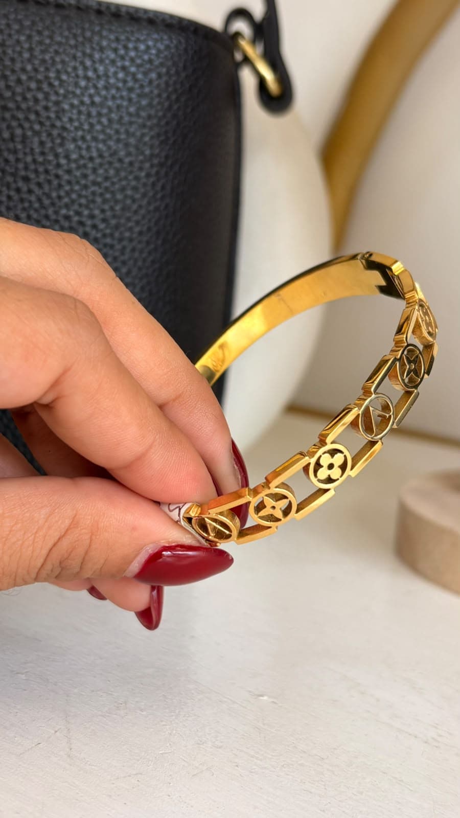 Brazalete diseñador LV