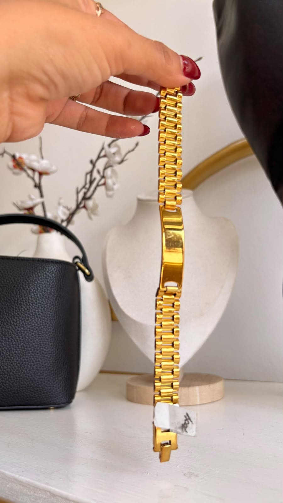Brazalete de placa dorada