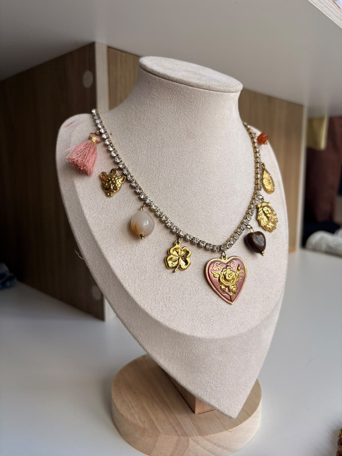 Collar de tennis con charms